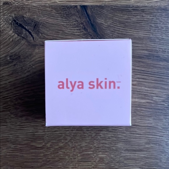 NWT Alya Skin Pink Perfect Skincare Box - Picture 2 of 12